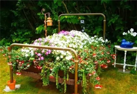 床上有個(gè)美麗花仙子