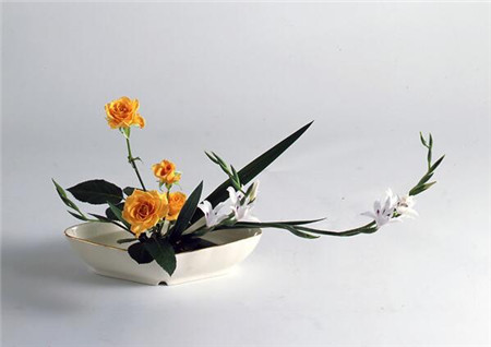 5.對(duì)稱型插花