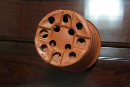 養(yǎng)的花老死，很可能是你花盆用的不對(duì)