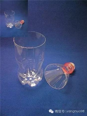 將塑料瓶分開(kāi)