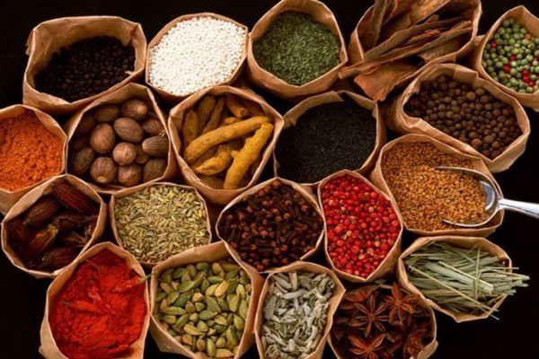 原來我們吃的香料是這么長出來的