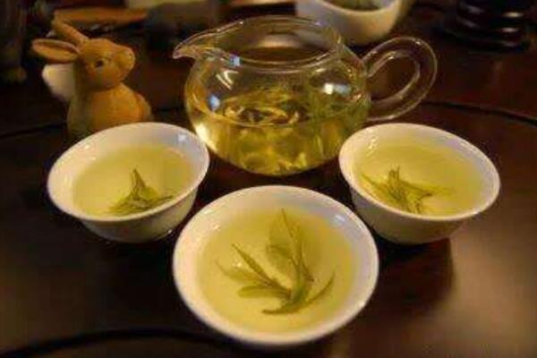 九里香花可以泡水喝嗎，可以/有美容美顏、降低血壓等功效