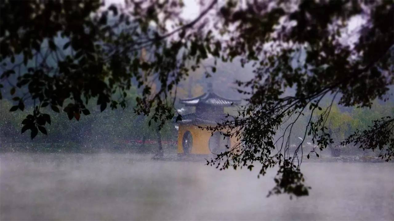 瓜洲云裳山村，春風又綠江岸春