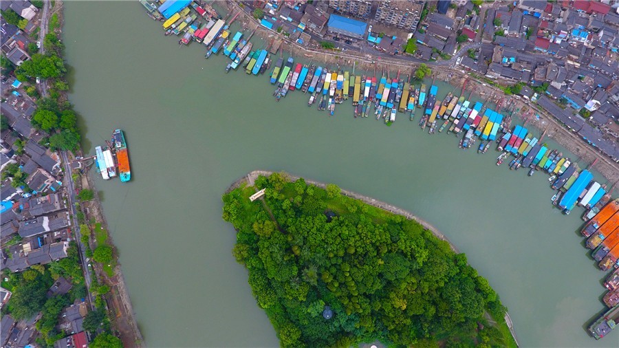 瓜洲云裳山村，春風(fēng)又綠江岸春