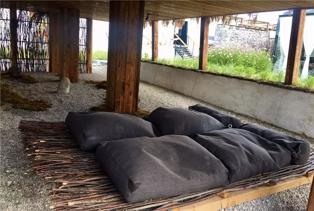 香格里拉薩洛頤度假酒店，以上帝視角看納帕海