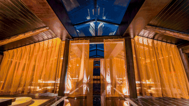 香格里拉薩洛頤度假酒店，以上帝視角看納帕海