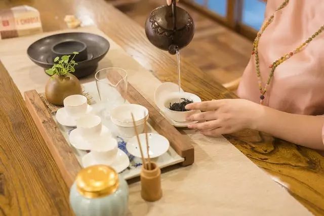 烏龍先生，用心做好茶發(fā)揚(yáng)博大精深的茶文化