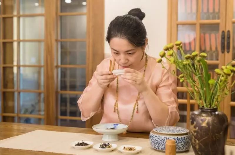 烏龍先生，用心做好茶發(fā)揚(yáng)博大精深的茶文化