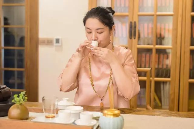 烏龍先生，用心做好茶發(fā)揚(yáng)博大精深的茶文化