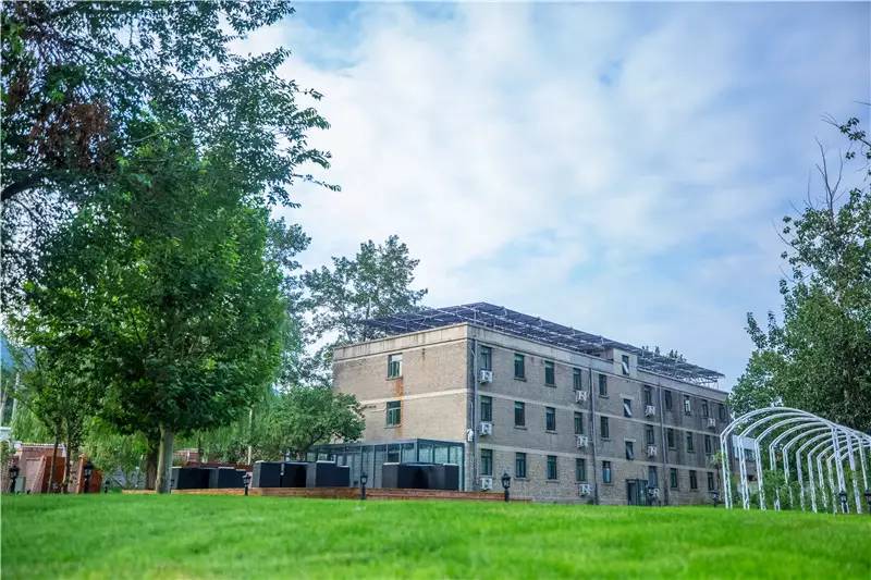 北京金岳臺(tái)溫泉酒店，承載著上個(gè)世紀(jì)的老磚樓