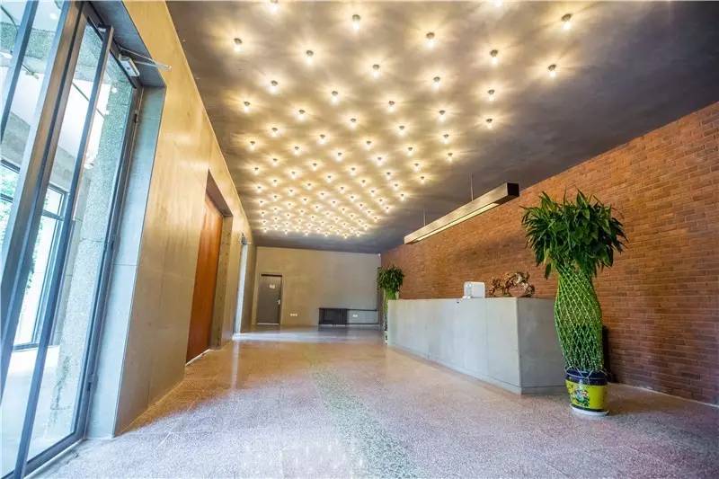 北京金岳臺(tái)溫泉酒店，承載著上個(gè)世紀(jì)的老磚樓