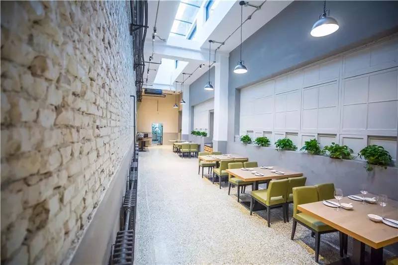 北京金岳臺(tái)溫泉酒店，承載著上個(gè)世紀(jì)的老磚樓