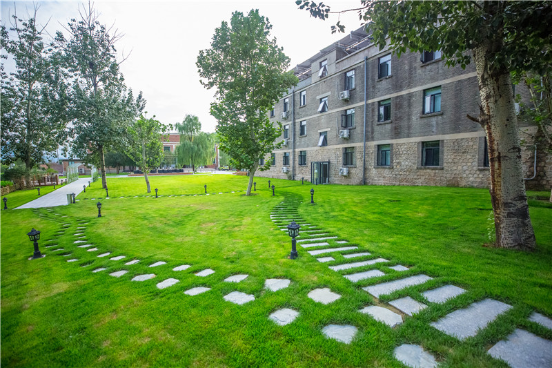 北京金岳臺(tái)溫泉酒店，承載著上個(gè)世紀(jì)的老磚樓