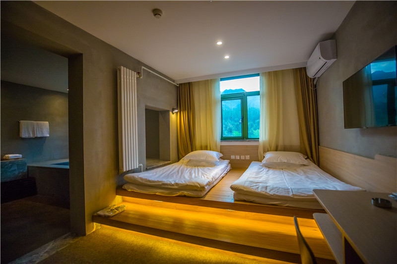 北京金岳臺(tái)溫泉酒店，承載著上個(gè)世紀(jì)的老磚樓