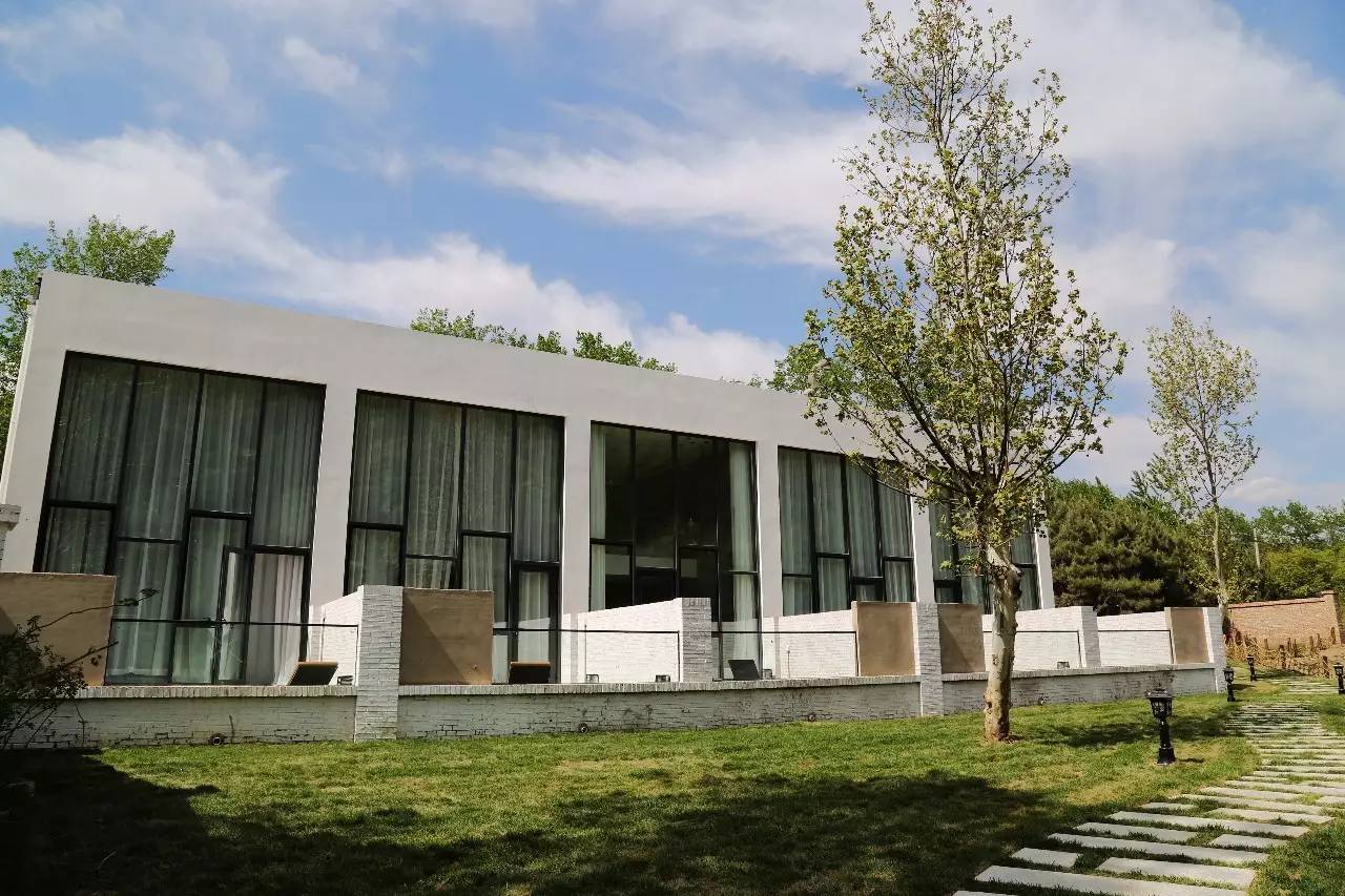 北京金岳臺(tái)溫泉酒店，承載著上個(gè)世紀(jì)的老磚樓