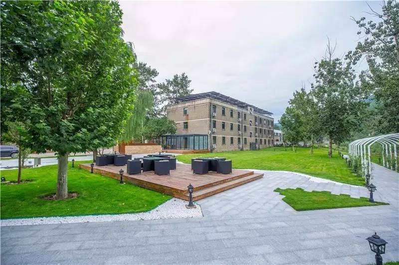 北京金岳臺溫泉酒店，承載著上個世紀的老磚樓