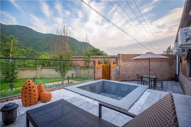 北京金岳臺(tái)溫泉酒店，承載著上個(gè)世紀(jì)的老磚樓