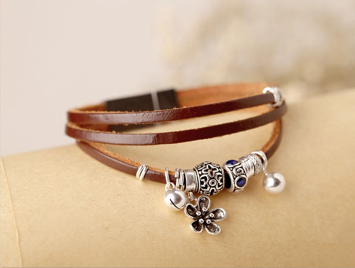 復(fù)古英倫風皮質(zhì)三圈手鏈飾品