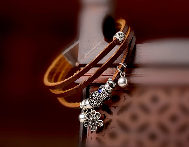 復(fù)古英倫風皮質(zhì)三圈手鏈飾品