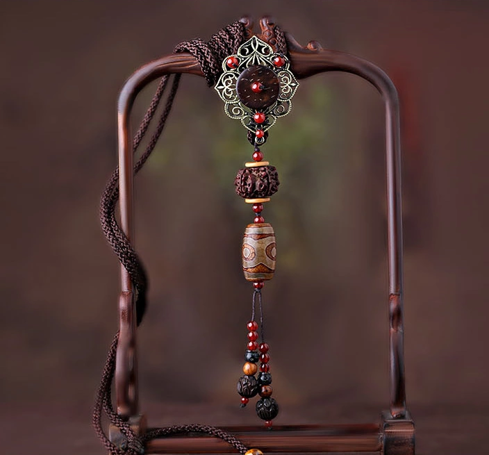 天珠吊墜復(fù)古民族風(fēng)項(xiàng)鏈?zhǔn)罪? src="/shige/d/file/bigpic/190404/04/13-1F91Q33559.png" style="height: 674px; width: 750px;" / data-q1UU="nGqoU0"><br / data-4KpF="CBF4Ib">
	<img alt=