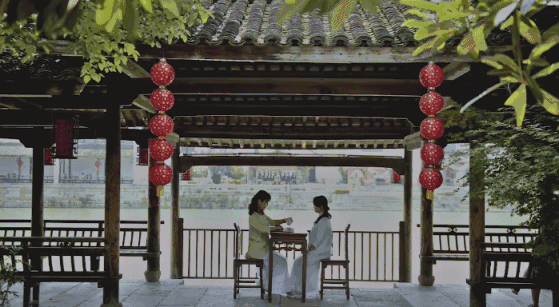 塘棲古鎮(zhèn)小茶姑娘，古鎮(zhèn)溪邊沐浴清風(fēng)滌蕩心靈