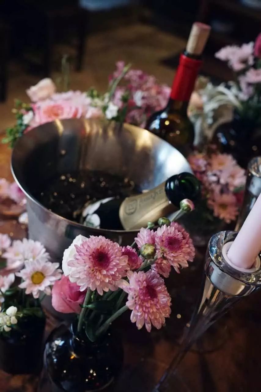 塘棲古鎮(zhèn)小茶姑娘，古鎮(zhèn)溪邊沐浴清風(fēng)滌蕩心靈