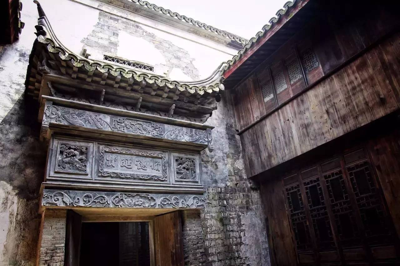 塘棲古鎮(zhèn)小茶姑娘，古鎮(zhèn)溪邊沐浴清風(fēng)滌蕩心靈