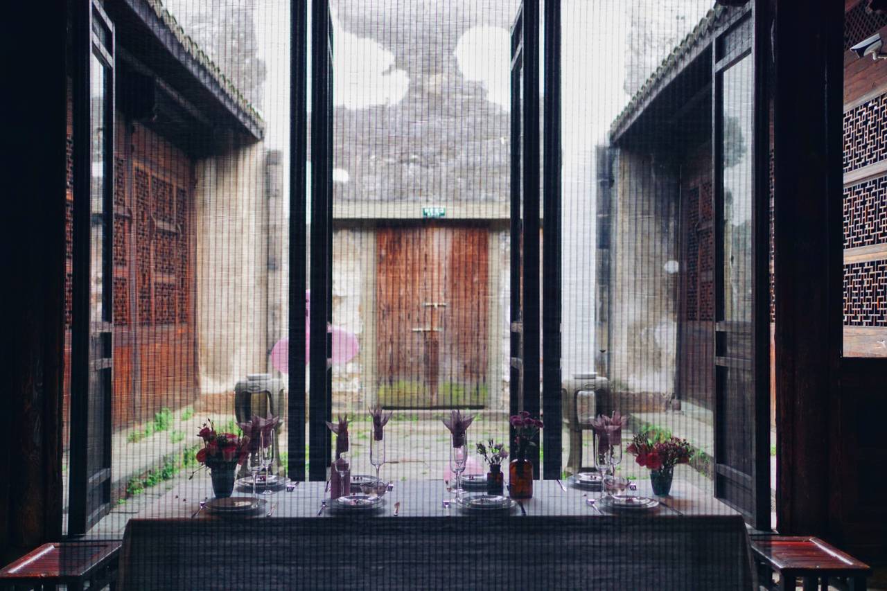 塘棲古鎮(zhèn)小茶姑娘，古鎮(zhèn)溪邊沐浴清風(fēng)滌蕩心靈