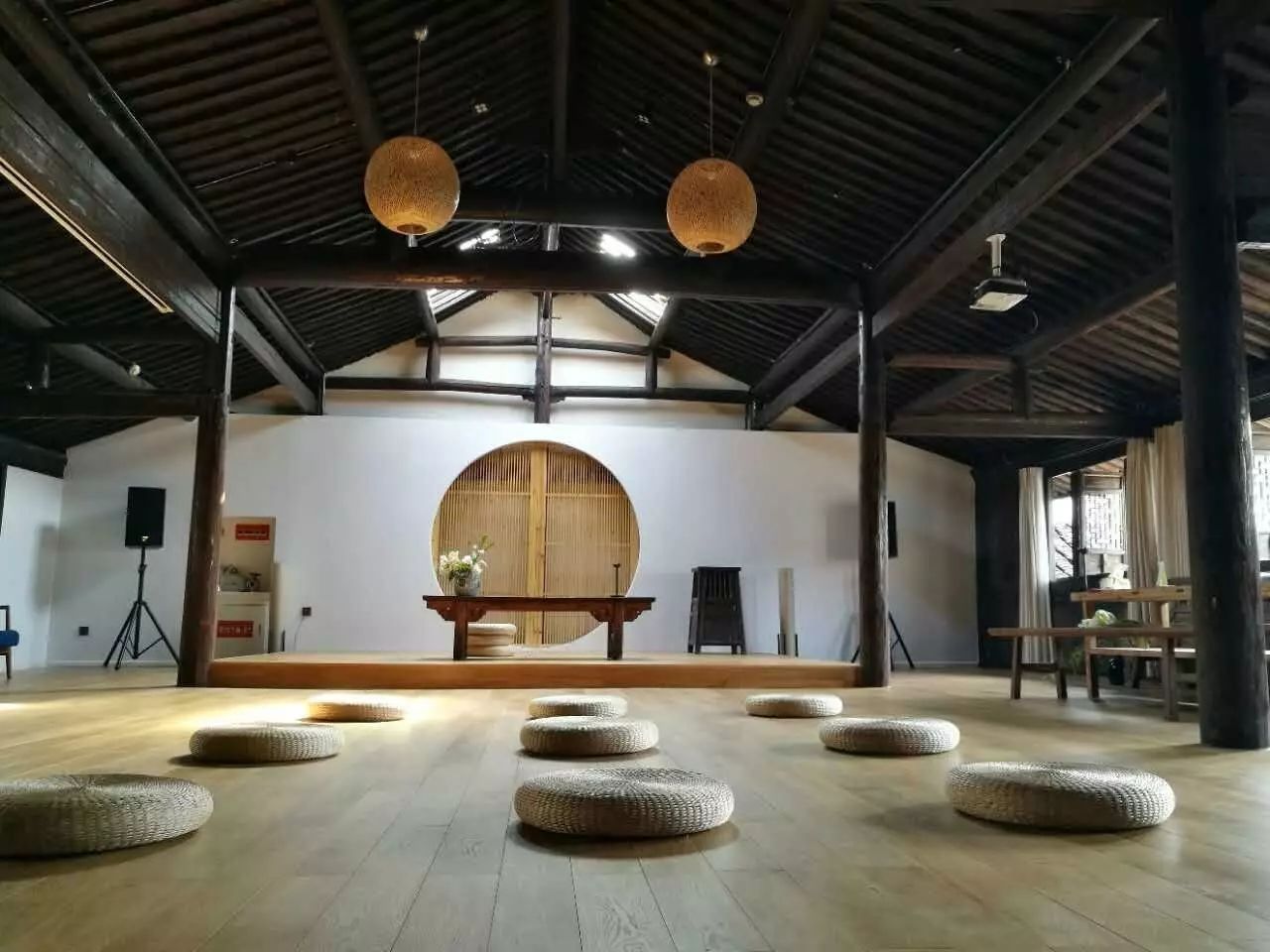 塘棲古鎮(zhèn)小茶姑娘，古鎮(zhèn)溪邊沐浴清風滌蕩心靈