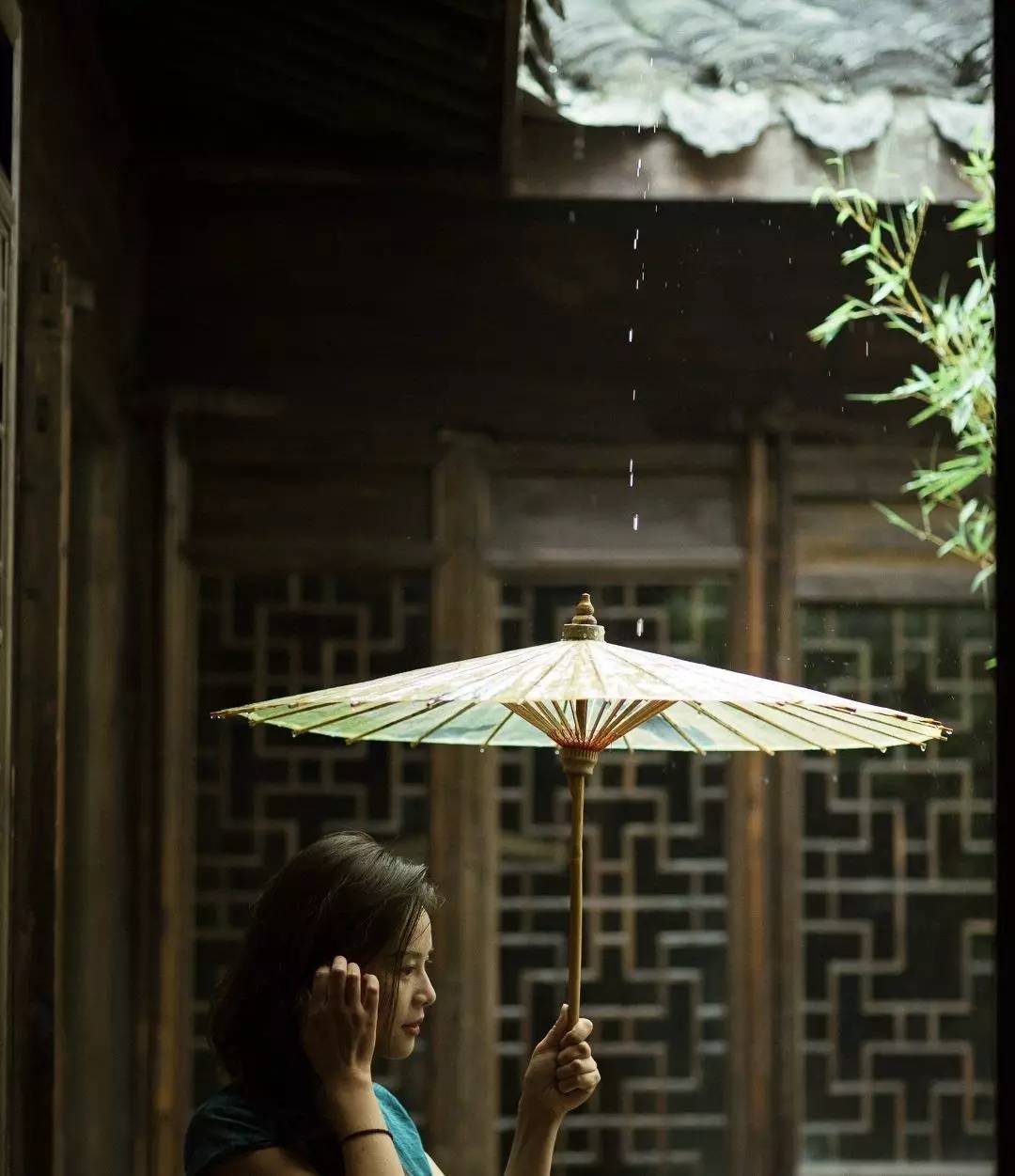 塘棲古鎮(zhèn)小茶姑娘，古鎮(zhèn)溪邊沐浴清風(fēng)滌蕩心靈