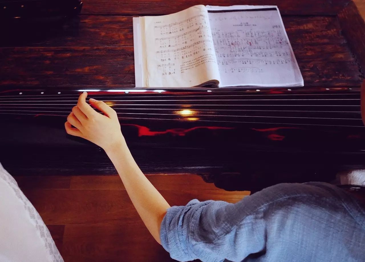 塘棲古鎮(zhèn)小茶姑娘，古鎮(zhèn)溪邊沐浴清風滌蕩心靈