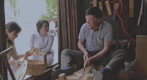 塘棲古鎮(zhèn)小茶姑娘，古鎮(zhèn)溪邊沐浴清風(fēng)滌蕩心靈