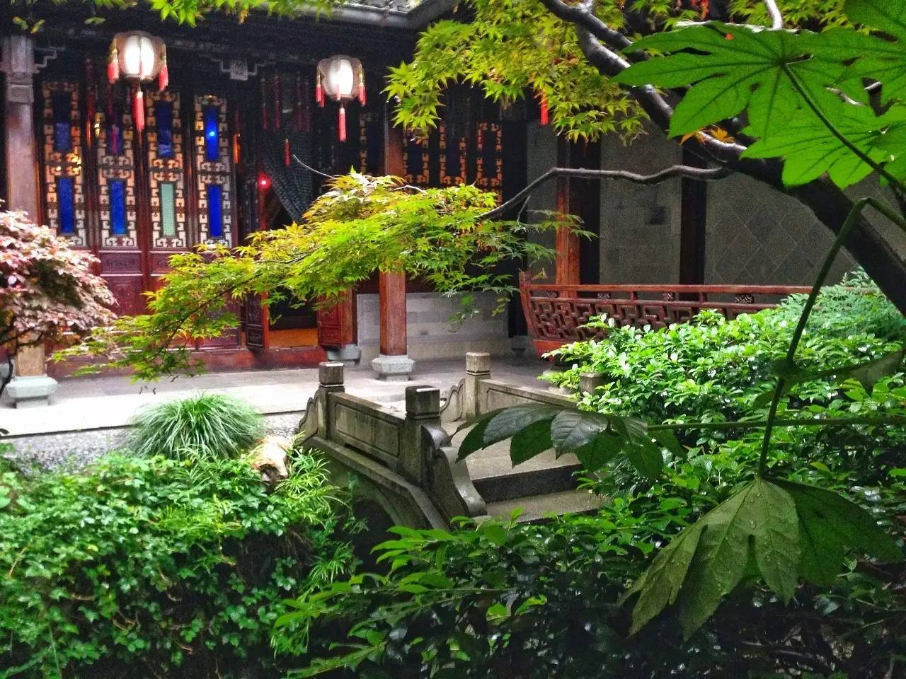 江南豪宅，淺談用紫檀和花梨木建的胡雪巖故居