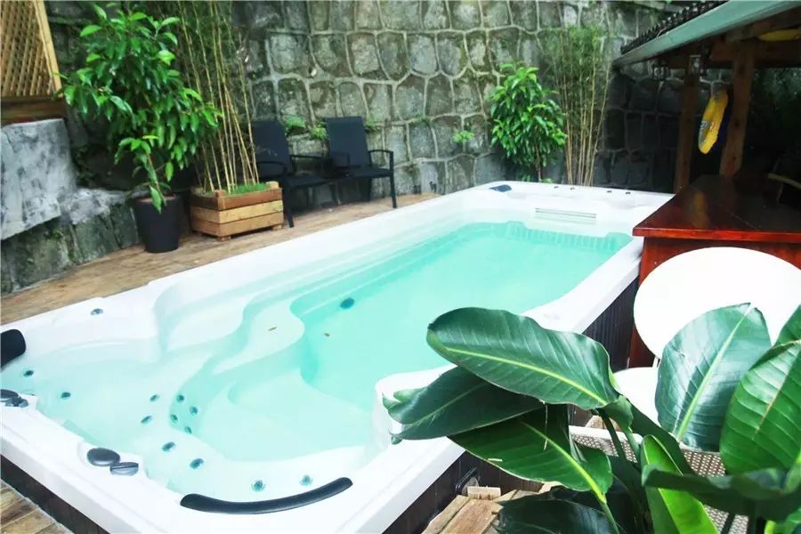 杭州·若白雅苑，擁有無(wú)邊泳池「最好泡民宿」