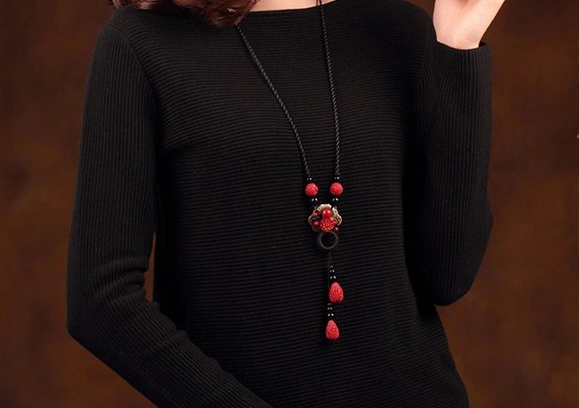 紅朱砂吊墜簡約毛衣鏈復(fù)古風(fēng)項(xiàng)鏈?zhǔn)罪? src="/shige/d/file/bigpic/190404/04/13-1F9251JK9.png" style="height: 528px; width: 750px;" / data-nTq6="H2XWXY"><br / data-QtKn="7lpT98">
	<img alt=