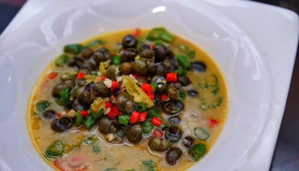 叢山茶境，一片天一座山忘了山外忘卻自己