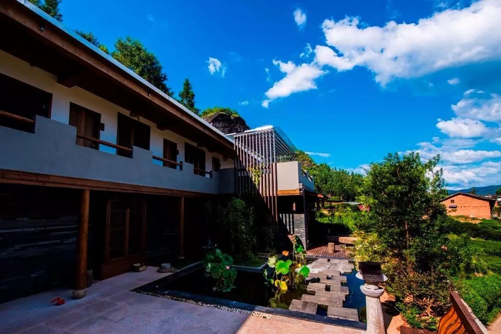 叢山茶境，一片天一座山忘了山外忘卻自己