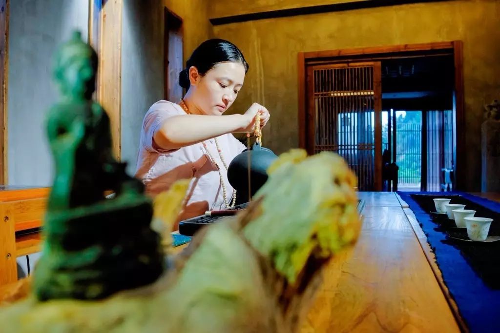 叢山茶境，一片天一座山忘了山外忘卻自己