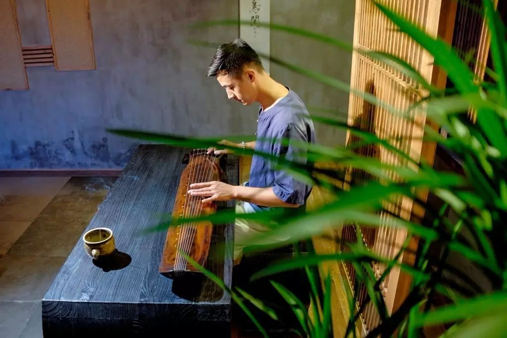 叢山茶境，一片天一座山忘了山外忘卻自己