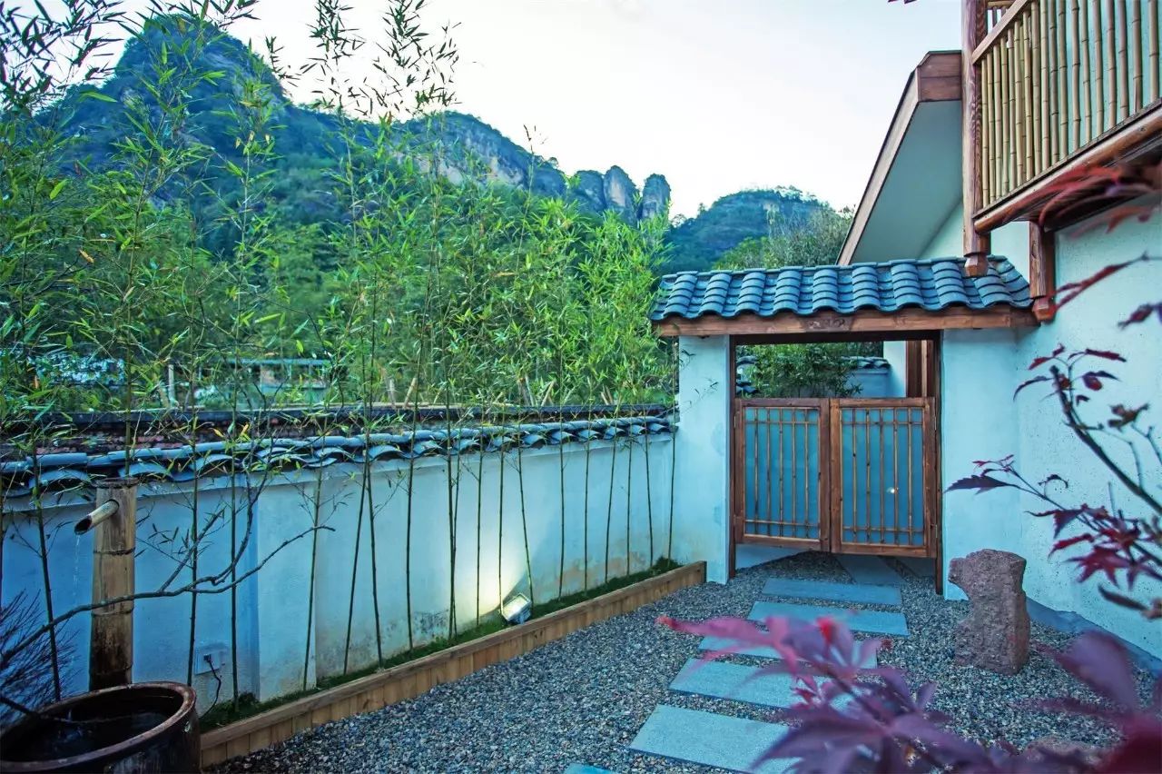 叢山茶境，一片天一座山忘了山外忘卻自己