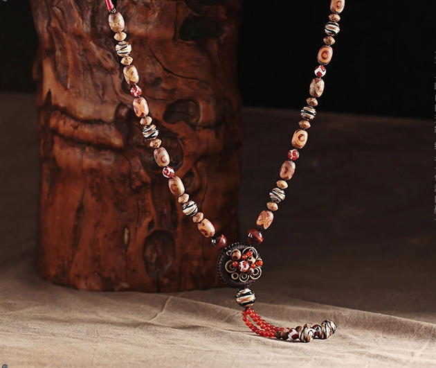 復(fù)古文藝毛衣鏈天珠西藏項(xiàng)鏈?zhǔn)罪? src="/shige/d/file/bigpic/190404/04/13-1F926233131.png" style="height: 524px; width: 750px;" / data-2NED="zXmpJB"><br / data-2spf="55OGKT">
	<img alt=