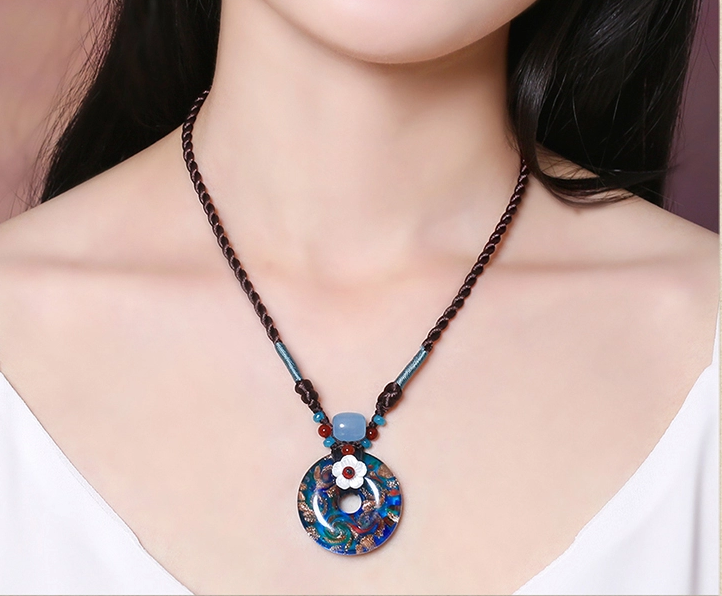 琉璃平安扣吊墜鎖骨鏈古風(fēng)項(xiàng)鏈?zhǔn)罪? src="/shige/d/file/bigpic/190404/04/13-1F92P93047.png" style="height: 428px; width: 750px;" / data-8ij0="rtuxk8"><img alt=