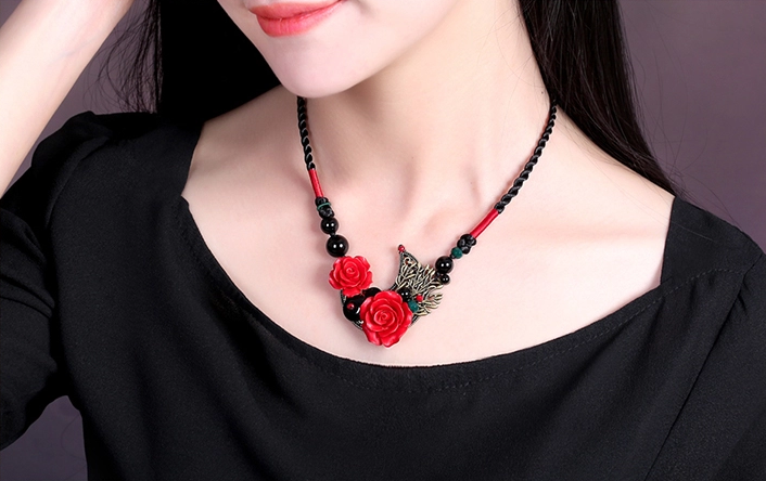 福連文苑紅色玫瑰吊墜復(fù)古項(xiàng)鏈新娘首飾