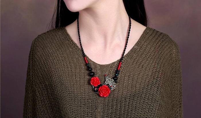 福連文苑紅色玫瑰吊墜復(fù)古項(xiàng)鏈新娘首飾