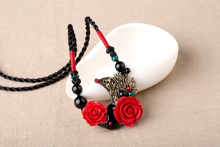 福連文苑紅色玫瑰吊墜復(fù)古項(xiàng)鏈新娘首飾