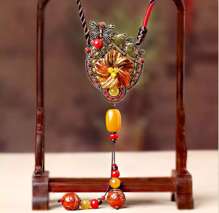 琉璃吊墜毛衣鏈時尚復(fù)古項鏈?zhǔn)罪? src="/shige/d/file/bigpic/190404/04/13-1F92Q15052.png" style="height: 769px; width: 750px;" / data-yvcf="DI3zYc"><br / data-GsqQ="eenBog">
	<img alt=