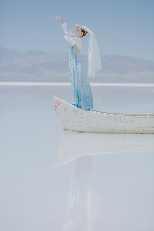 清新靚麗的淡藍色長裙古裝女子攝影