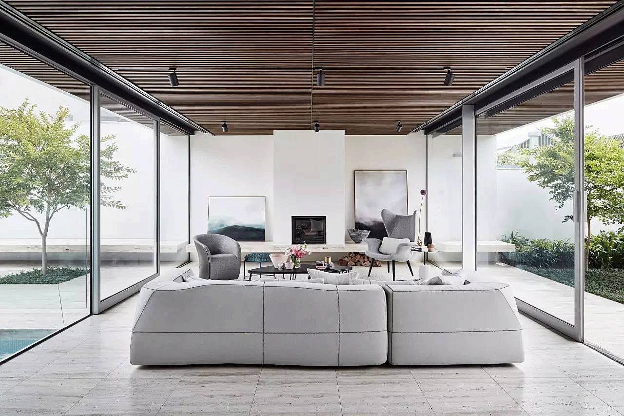 越白越簡，越極致