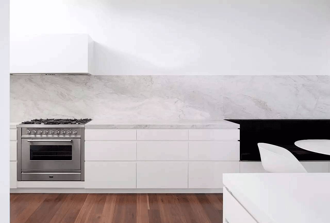 越白越簡(jiǎn)，越極致