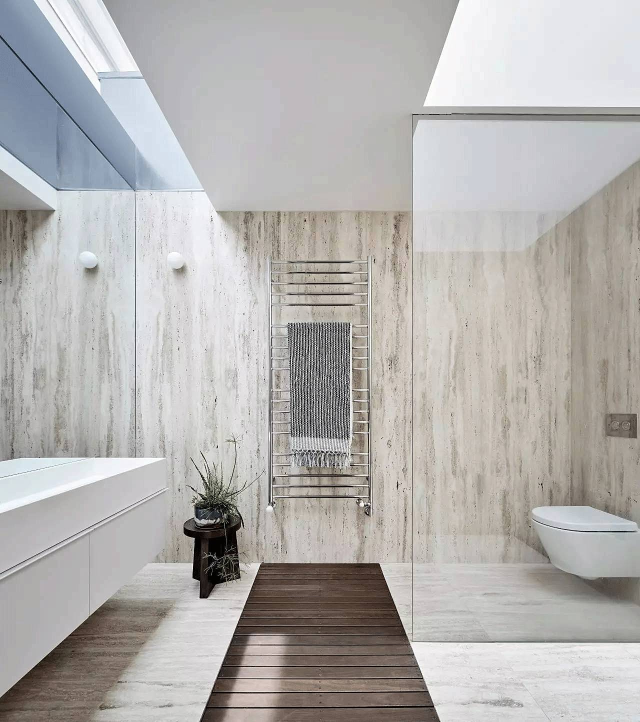 越白越簡，越極致